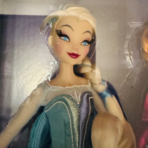 Disney - Frozen Elsa and Anna, Limited Edition Set, NRFB - Picture 2 of 4